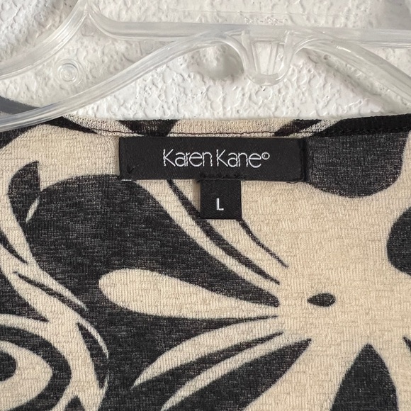 Karen Kane Black and White Fitted Graphic Blouse - Picture 2 of 3